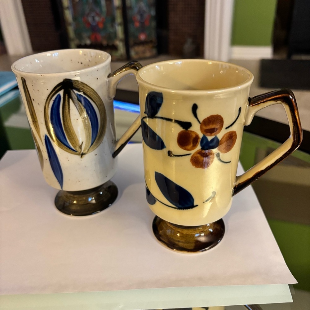 Artistic Vintage 70s Mugs